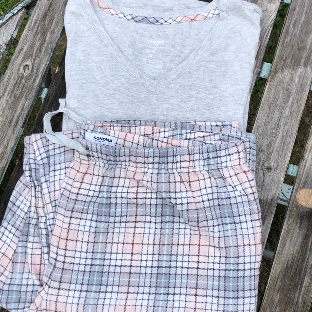 SOLD***Pajama Set Size Medium Long Slv Peac